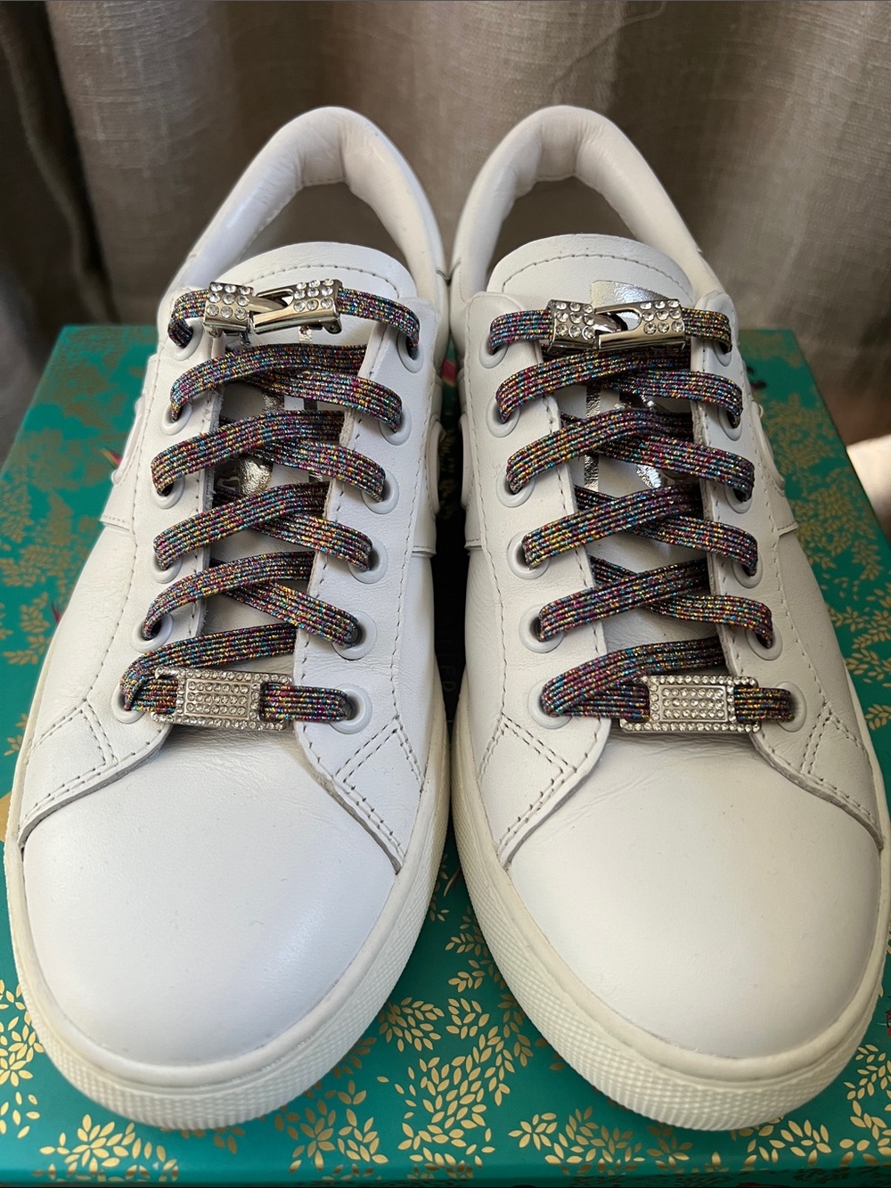 Marc Jacobs White Leather Low-Top Sneaker with Metallic Logo Plate